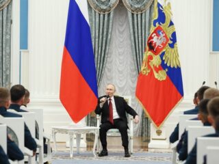 Stand.nl: 'De wereld heeft behoefte aan een échte vredesstichter'