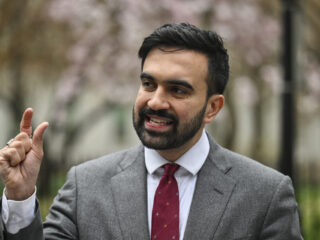 Jonge, progressieve burgemeesterkandidaat New York schudt Democratische partij op