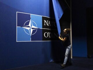 Is de NAVO-norm van 5% de prijs van onze vrijheid?