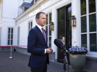 Minister Van Hijum (Sociale Zaken) na misstanden Saints & Stars: 'Onacceptabel'