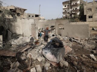 Hulpverlening wordt gedwongen te verplaatsen uit Deir al-Balah in Gaza