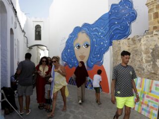 Toeristen en lokale bevolking zuchten onder gestegen prijzen in Noord-Marokko