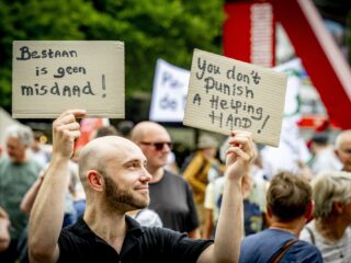 Tweede Kamer krijgt tik op de vingers: proces rond asielwetten onzorgvuldig verlopen