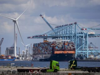 Shell-topman luidt noodklok: 'Seinen voor de Nederlandse industrie kleuren diep rood'