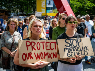 Dolle Mina's uit noodzaak weer terug: 'Triest dat het nodig is, maar fijn dat het gebeurt'