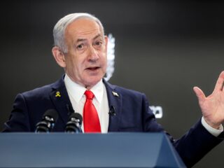 'Israël raakt steeds verder geïsoleerd van de rest van de wereld en Netanyahu weet dat'