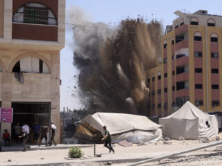 Stand.nl: 'Het kabinet moet nu echt veel steviger optreden tegen Israël'