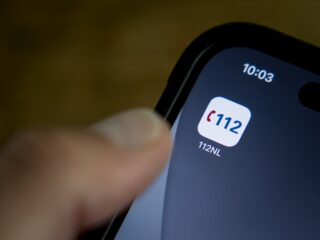 Eén op de drie 112-belletjes is onzin: van broekzakbellers tot eCall-blunders