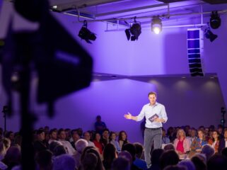 Volt: 'Als je met Forum voor Democratie in debat gaat, legitimeer je ze'