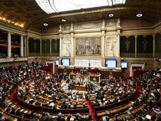 Podcast De Dag: crisis in Frankrijk, de nouveau