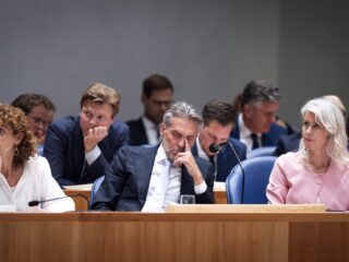 Dag één APB: 'Het is een soort spel dat in de arena plaatsvindt'