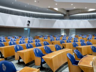 Tussen populisme en technocratie: wie stuurt Nederland eigenlijk?