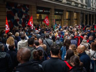 Podcast De Dag: kritiek op Shein groeit, maar Shein groeit harder