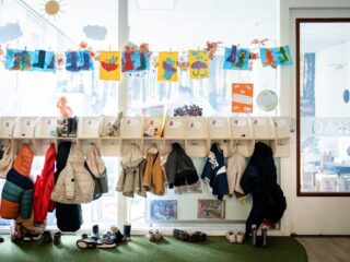 Wat betekent het zo goed als gratis maken van de kinderopvang voor de personeelstekorten?