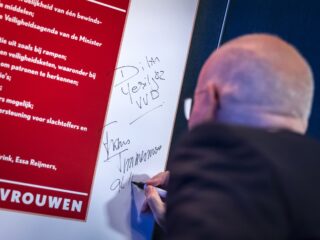 Saskia Belleman over aanbieden manifest tegen femicide: 'Huidige aanpak is de wereld op z'n kop'