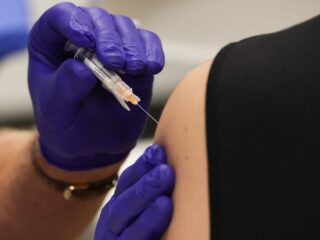 Is de paniek rondom het griepvirus terecht? 'Vaccin werkt niet veel slechter dan in andere jaren'