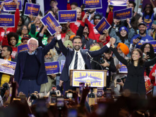 Verkiezingen New York zorgen voor bijzondere campagne: 'Hot moms for Mamdani'