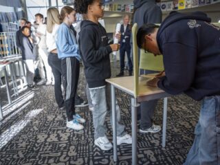 Stemrecht naar 16 jaar? 'Wie de eerste keer stemt, blijft stemmen'