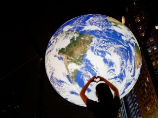 Waarom is leven op aarde waarschijnlijk een keer ontstaan?