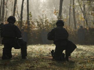 Podcast De Dag: Duitse dienstplicht-discussie: verplichten of ... loten?