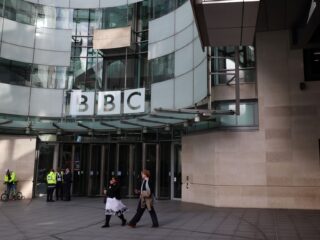 'Vormfoutje' of bewuste manipulatie: wat de vooringenomenheid bij de BBC ons kan leren