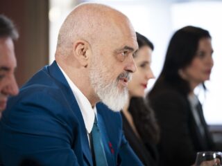 Migratiedeal Italië en Albanië berust op 'juridische geitenpaadjes'