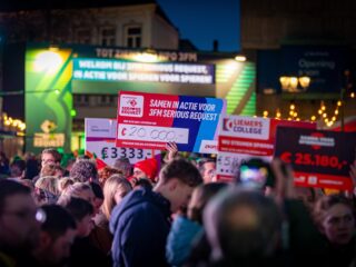 Mensen doneren massaal aan goede doelen: 'Geeft ons een gevoel van zekerheid in onzekere tijden'