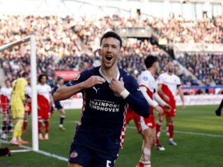 PSV verbreekt eredivisie-record: 14 uitwedstrijden op rij gewonnen