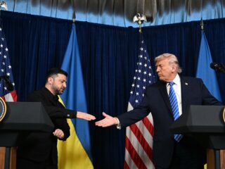 Stand.nl: 'De vredesonderhandelingen door Trump zijn om moedeloos van te worden'