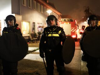 Voorzitter Nederlandse Politiebond verwacht veel aanhoudingen na 'oorlogsnacht': 'Veel beeldmateriaal opgehaald'