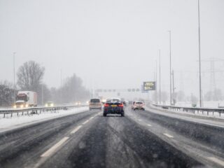 Hoe kan je het beste rijden als je door de sneeuw moet?