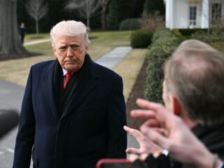 Stand.nl: 'Het is klaar met het pleasen van Trump'