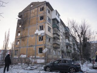 Presentator Sander de Kramer moest schuilkelders van Kyiv in: 'Luchtalarm ging continu af'