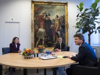 Krijgt kabinet de Prinsjesdagbegroting op tijd rond? 'Kans op tussenbegroting is groot'