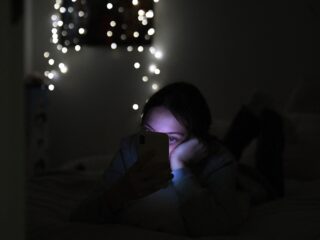 Podcast De Dag: Offline Down Under: werkt een socialemediaverbod?