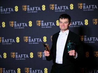 Podcast De Dag: Schelden, tics en onbegrip: Tourette in de bioscoop