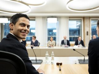 Nieuwsuurverhaal: de ontgroening van premier Jetten