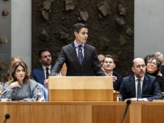 Volgens Bas Erlings heeft premier worden iets dierlijks: 'Verkiezingen zijn een soort apenrots'