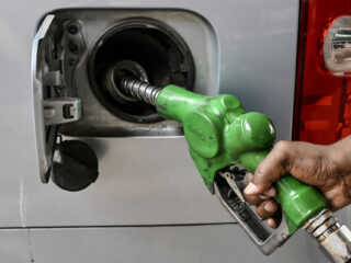 Bespaar een paar tientjes aan benzine per maand met deze tips