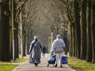 Tekort aan opvangplaatsen dreigt als niet alle gemeenten meewerken: 'Asielzoekers de dupe van dit spelletje'