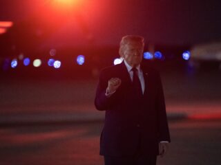 Podcast De Dag: verslikt Trump zich in de olie?