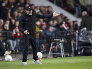 Is Schreuder is nu al de trainer van het jaar? 'Hij houdt het gewoon stug vol'