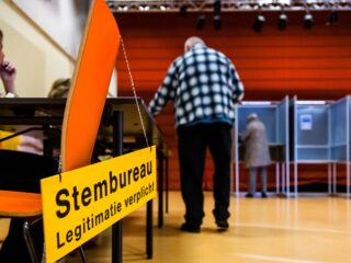 De democratie begint in de voetbalkantine: 'Als je lokaal geen betrokkenheid kweekt, leunt Den Haag op niets'