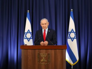 Stand.nl: 'De wereld moet Israël stoppen'
