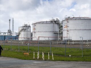 Hoofdeconoom ING: 'Voor honderd dagen voorraad, fysieke olietekorten verwachten we niet'