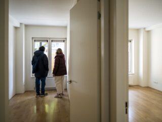Stand.nl: 'Er moeten meer wettelijke regels komen voor makelaars'