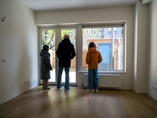 Moet makelaar weer een beschermd beroep worden? 'Enorme krapte zorgt voor meer ruimte om kopers tegen elkaar uit te spelen'