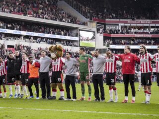PSV grijpt 27e landstitel en kroont zich tot vroegste kampioen ooit