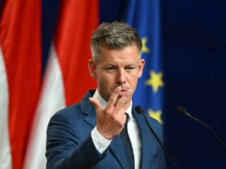 In de wandelgangen van Brussel wachten ze af of Magyar zijn beloftes waarmaakt