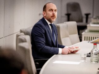 Stand.nl: 'De stemming over asielwetten in de Eerste Kamer is essentieel voor de toekomst van het kabinet'